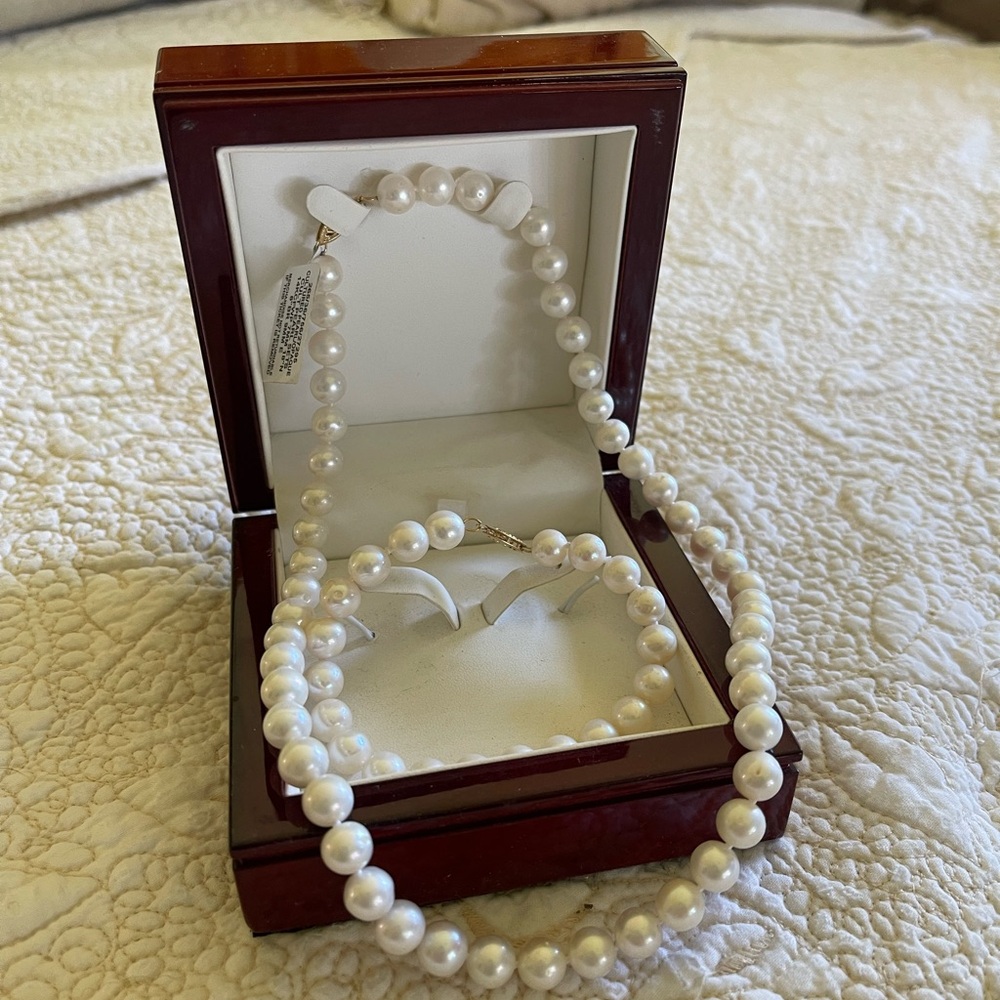 Macy's White Cult Pearl set Necklace & Bracelet 14K 7mm